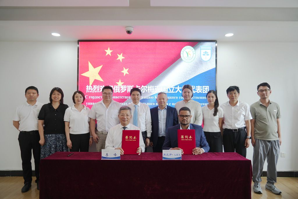 湖北生物科技职业学院与俄罗斯卡尔梅克国立大学成功举办中外合作交流会