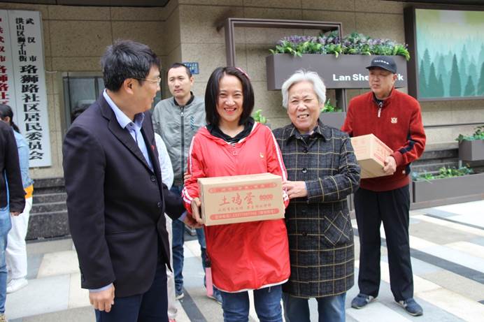 说明: D:\111AAA工作材料\AAA动科院工作\2019年\1 综合管理工作\2 支部、部门工作会议\2 支部会议\2019.10.25党员进社区 结对帮扶活动\照片\3C42F178FA8FC404A86A39694DB6136B.JPG